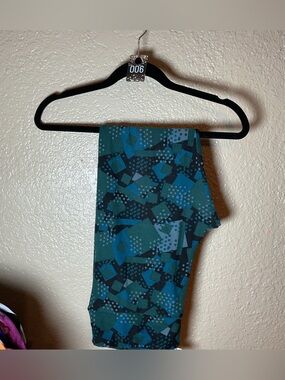 Lularoe Leggings Women’s TC Tall & Curvy  Fits Sizes 12-18 Geometric Pattern